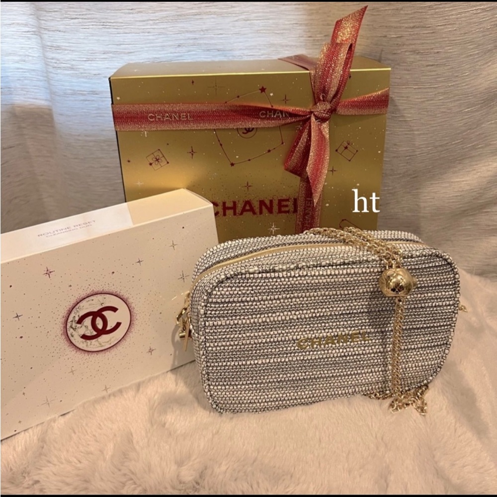 Chanel beauty case holiday gift 2022 with holiday gift packaging